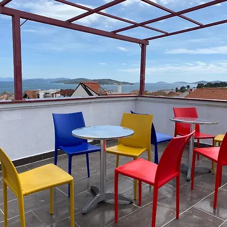 Apartment In Mit Terrasse Vodice