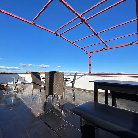In Mit Terrasse *