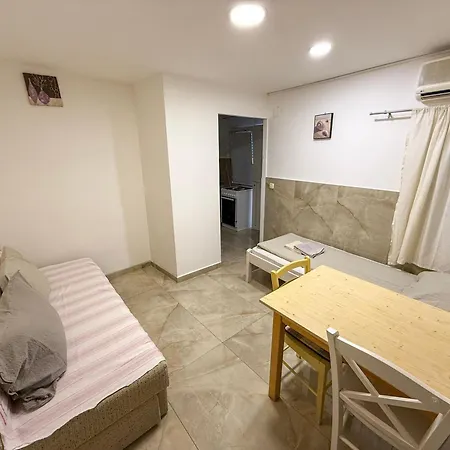 Apartment In Mit Terrasse