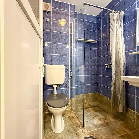 Apartment In Mit Terrasse Vodice